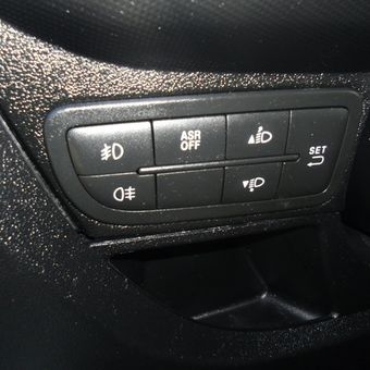 botones dentro de un coche