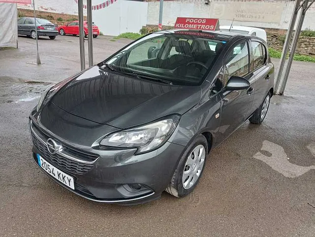 Opel Corsa Ver Metal visto de frente
