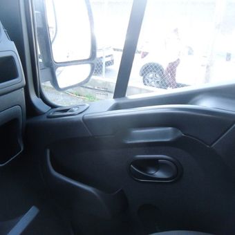ventanilla de una furgoneta